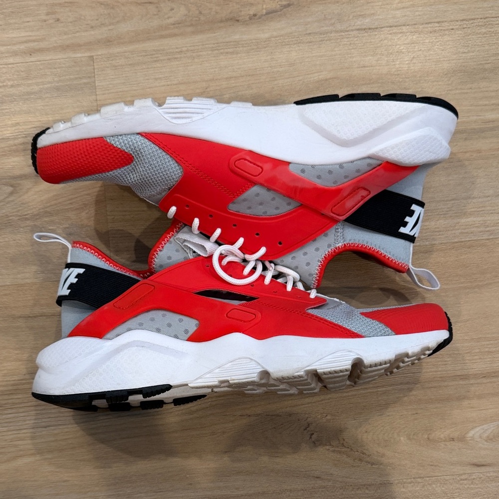 Nike Men's Red White Gray Boat Shoes
